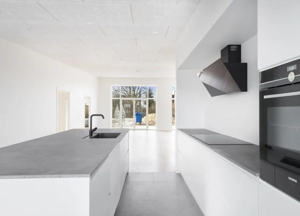 Fantastisk og nyopført rækkehus i et plan med have  5